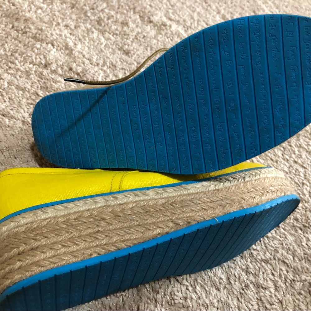 Shoe - Picture 3 of 8